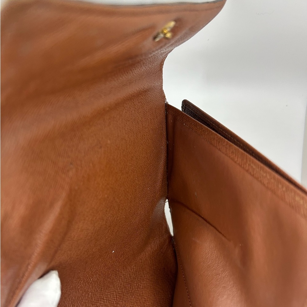 Authentic Louis Vuitton wallet
Comes with original box and dust bag - Picture 5 of 16